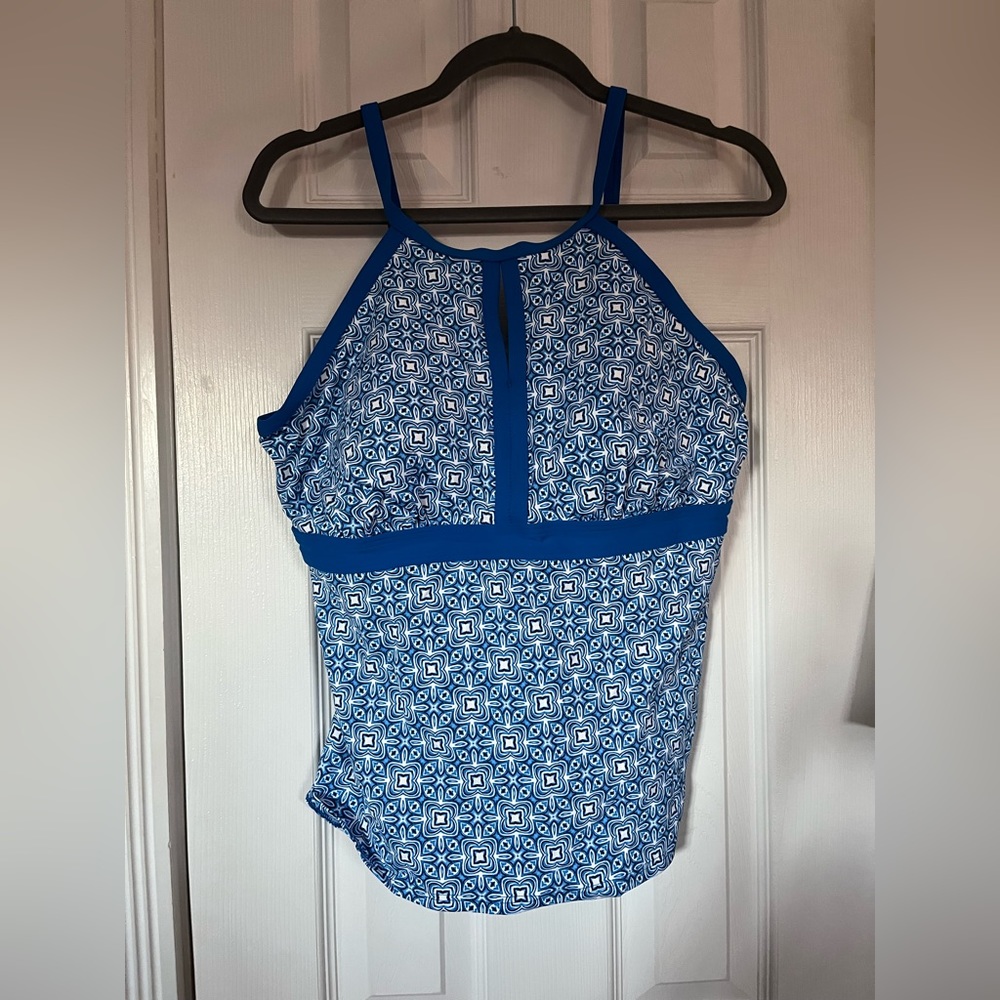 Bathing suit top, halter style